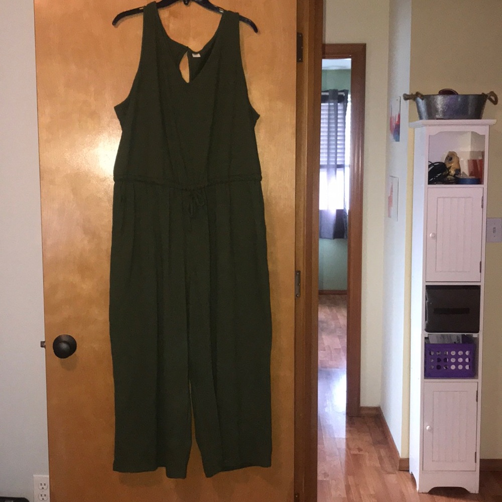 Wide leg Capri length sleeves romper